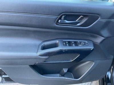 2025 Nissan Pathfinder S