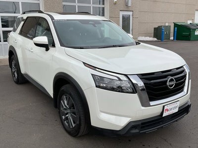 2024 Nissan Pathfinder SV