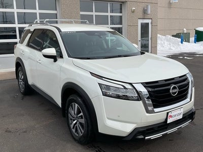 2023 Nissan Pathfinder SL