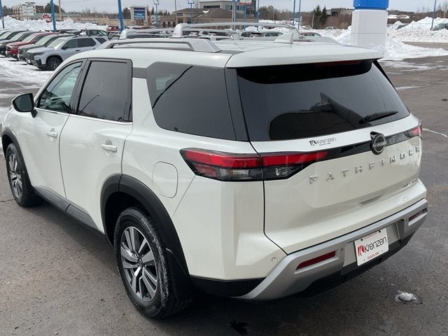 2023 Nissan Pathfinder SL