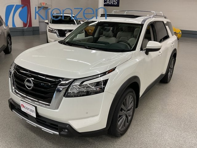 2023 Nissan Pathfinder SL