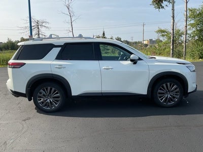 2024 Nissan Pathfinder SL