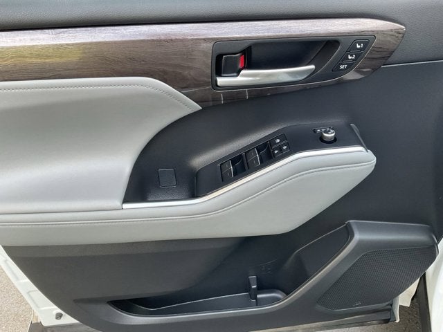 2023 Toyota Highlander Platinum