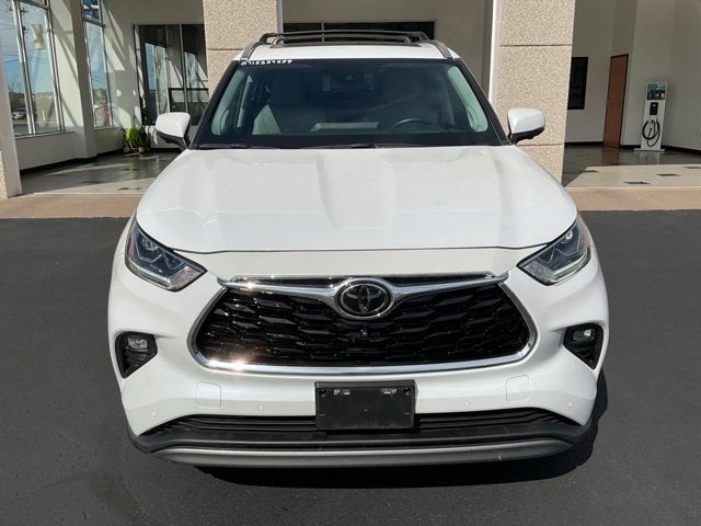 Used 2023 Toyota Highlander Platinum with VIN 5TDKDRBHXPS040338 for sale in Duluth, Minnesota