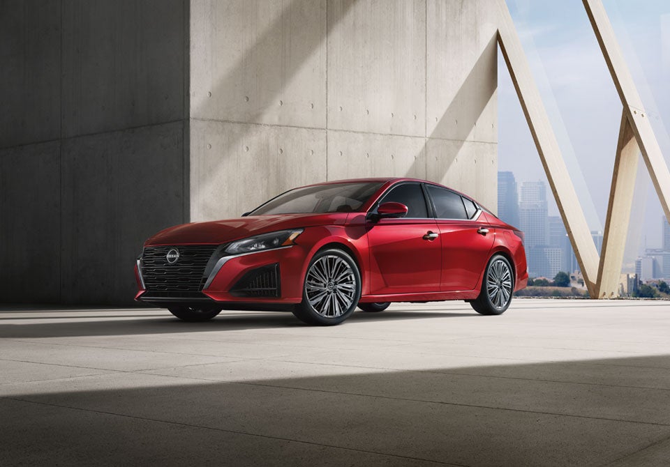 2025 Nissan Altima Krenzen Nissan in Duluth MN